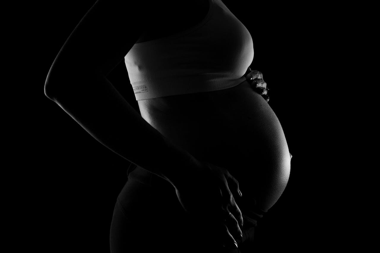 A grayscale image of a pregnant woman.